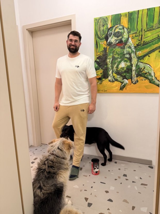 Béžové Sutepláky s černým logem