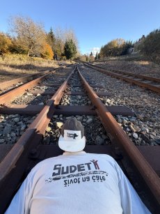 Béžové Triko s dlouhým rukávem - Sudety – život na čáře.